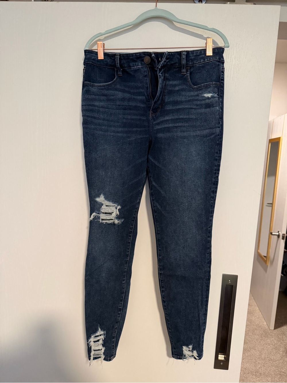 American eagle Dark Wash Distressed Women’s Jeggings
